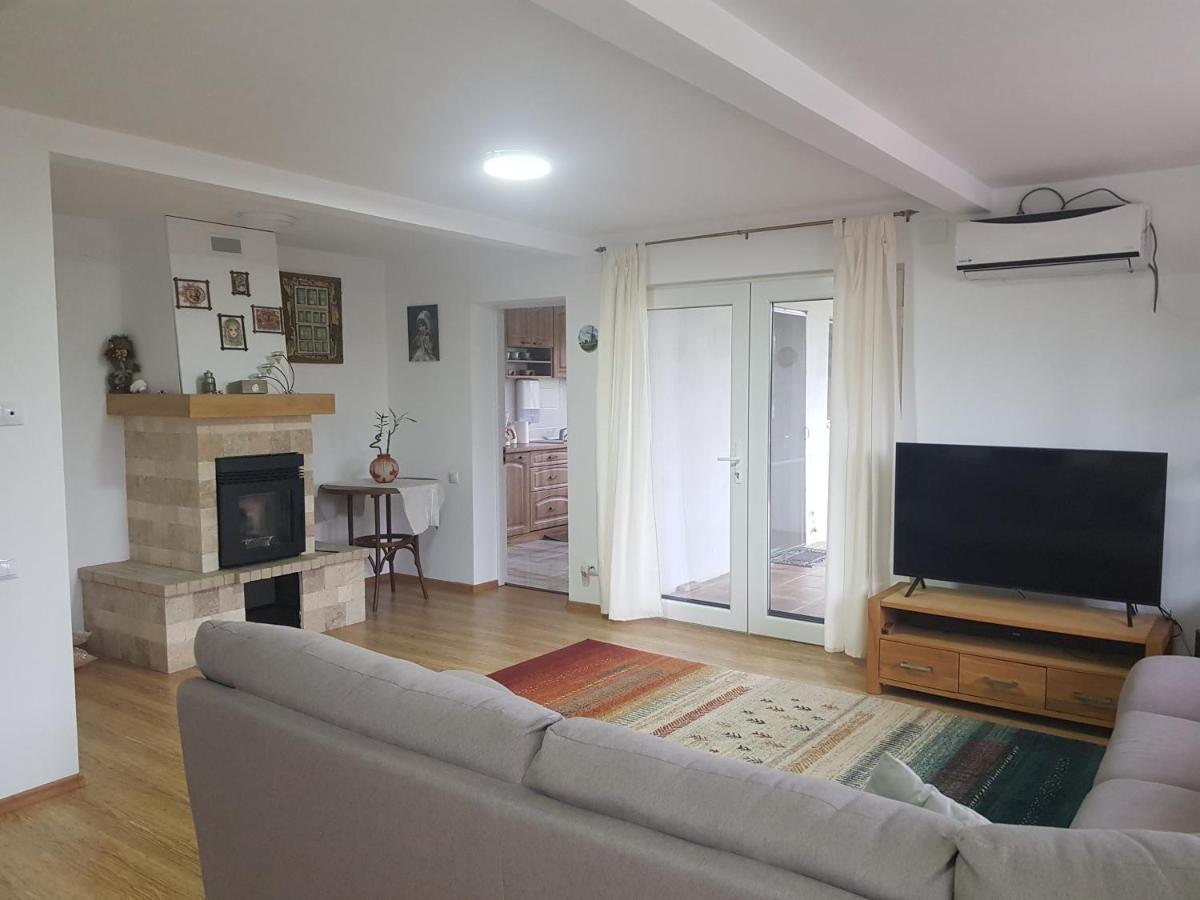 Casa Elis Piscina, Jacuzzy , Sauna, Ciubar Merei Eksteriør bilde