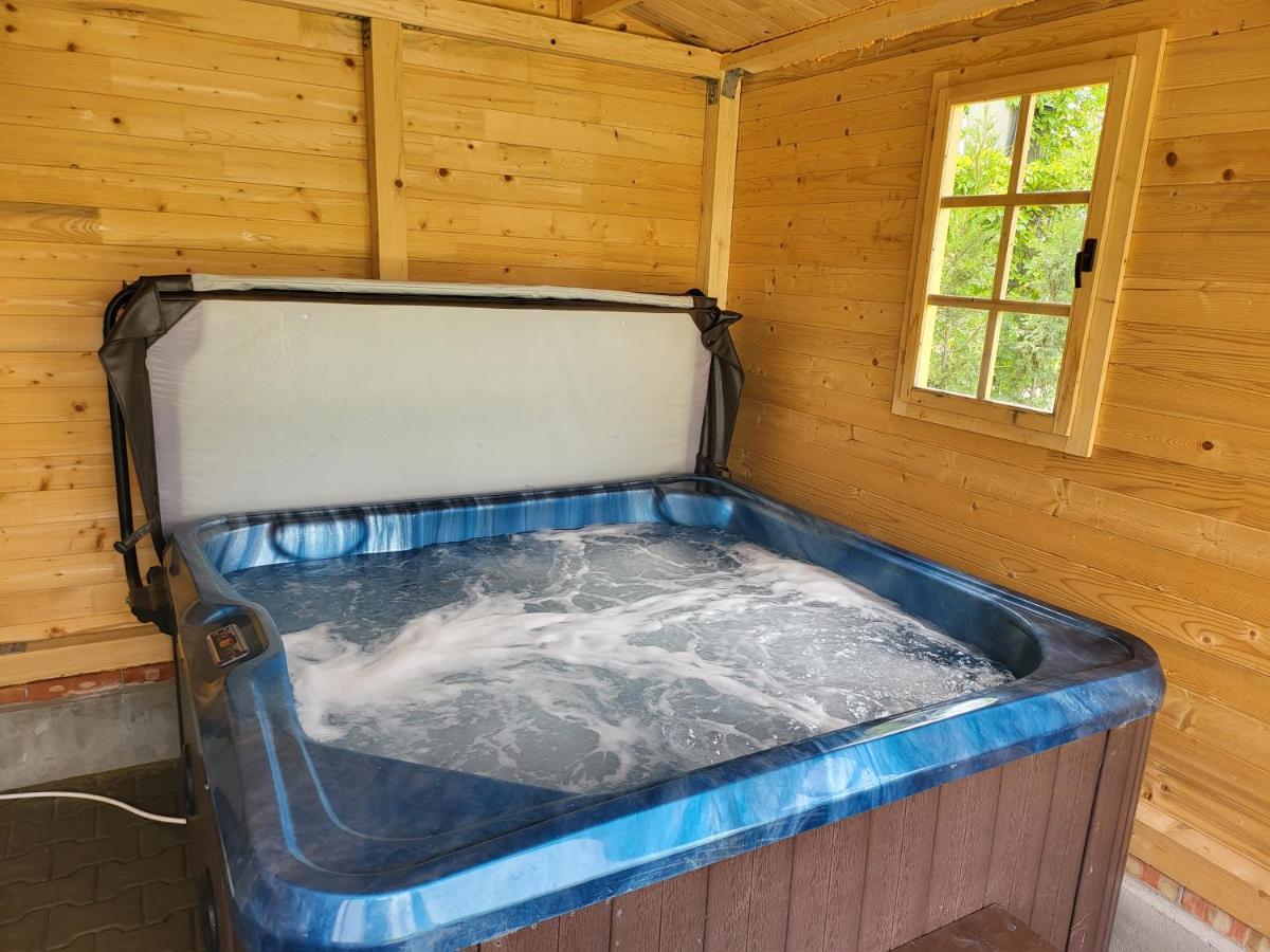 Casa Elis Piscina, Jacuzzy , Sauna, Ciubar Merei Eksteriør bilde